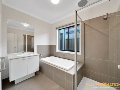 18 Perceval Place , Mambourin