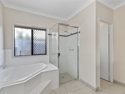 32 Klewarra Bvd, Douglas
