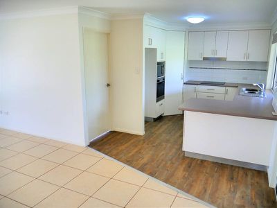 42-44 Premier Dve, Kingaroy
