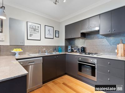 1 / 38 Comer Street, Como