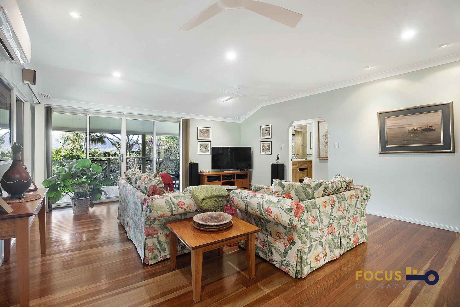 9 Ward Esplanade, Ball Bay