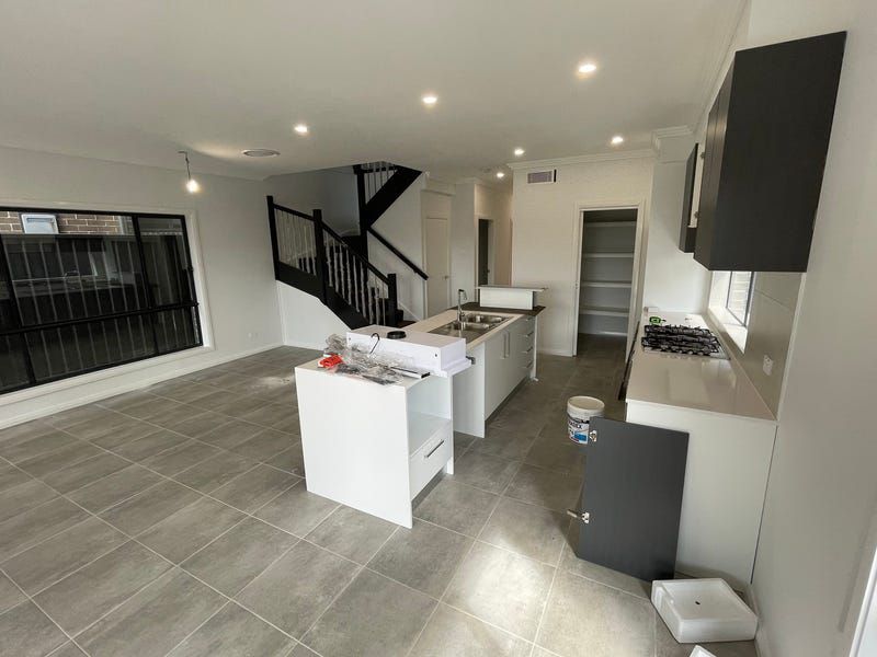 5 Narooma Street, Gregory Hills