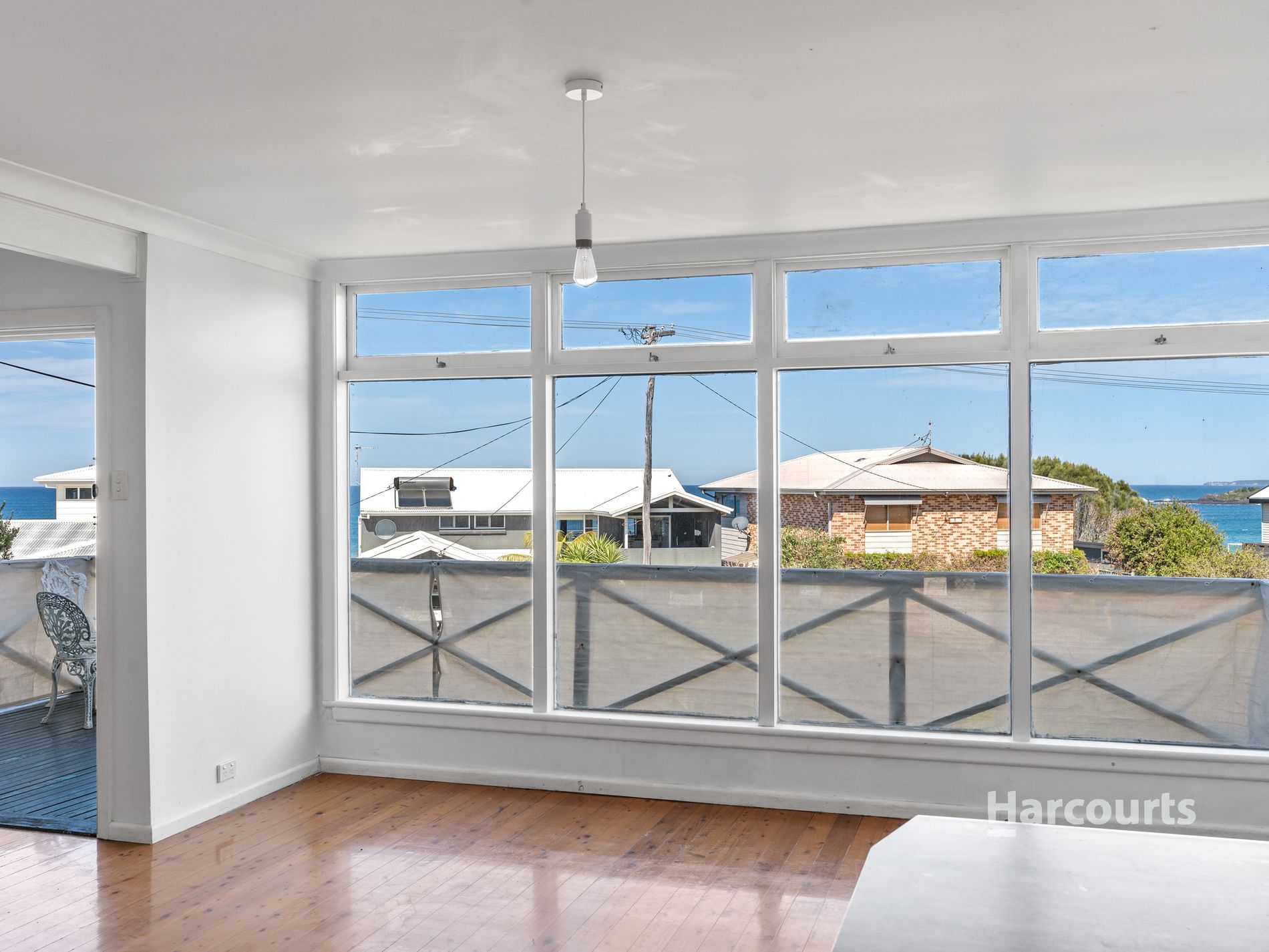 56 Sunset Strip, Manyana