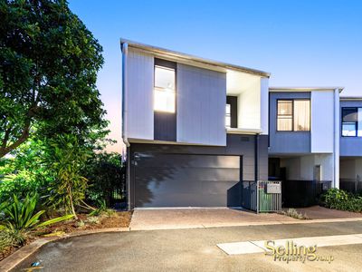 7 Marina Court, Hope Island