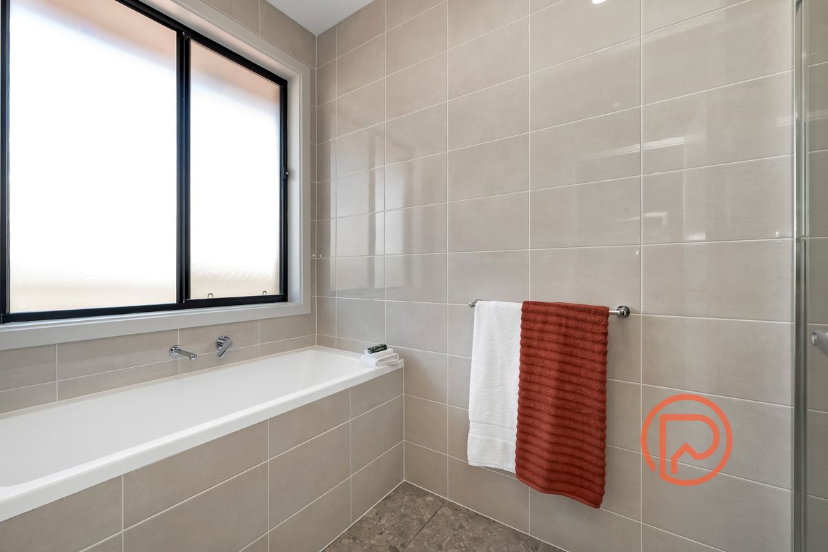 2 MINT DRIVE, Hayborough