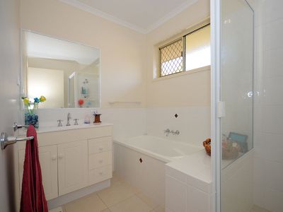 34 TOPAZ CIRCUIT, Urangan
