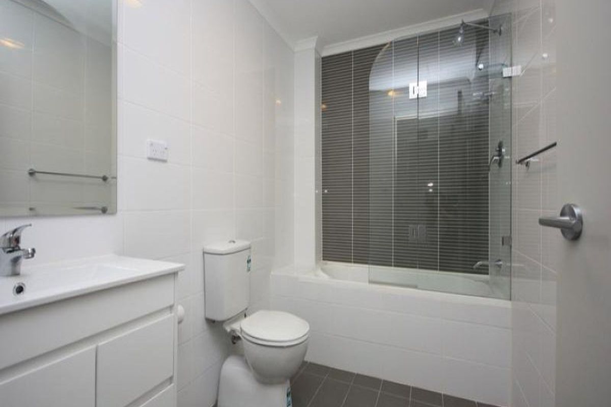 40  Henley , Homebush West
