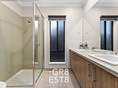 6 Glasson way, Cranbourne West