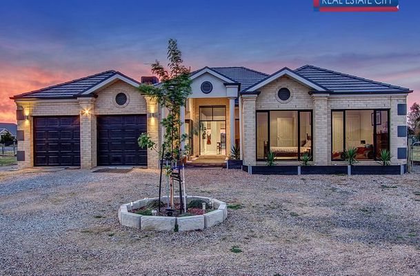 1 The Ridge, Oaklands Junction