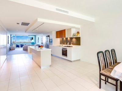 31104 / 2 Ephraim Island Parade, Paradise Point