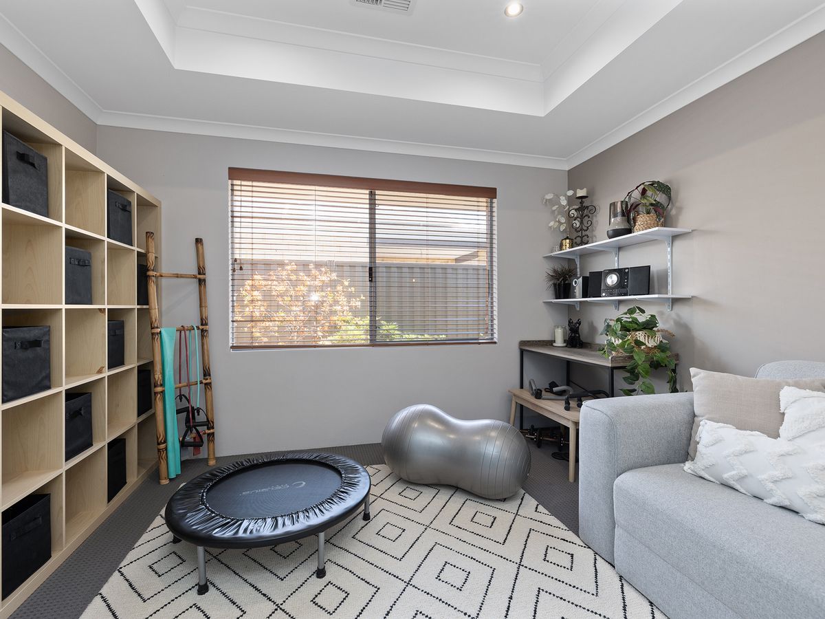 7 / 22 Whittaker Turn, Piara Waters