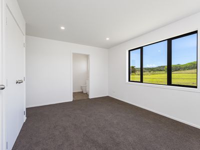 20 Journeys End, Tapora