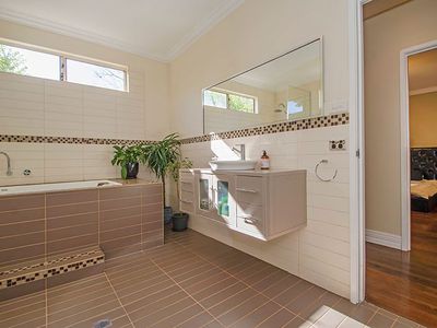 100A Campbell Street, Lamington