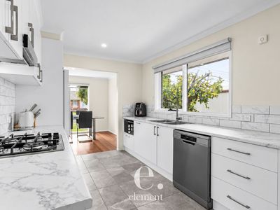 2 Sheeran Crescent, Lara