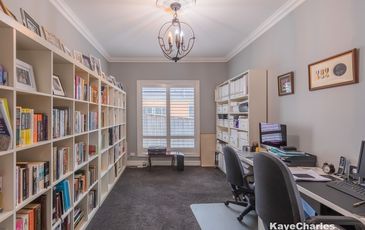 10 Cowdray Crescent, Officer