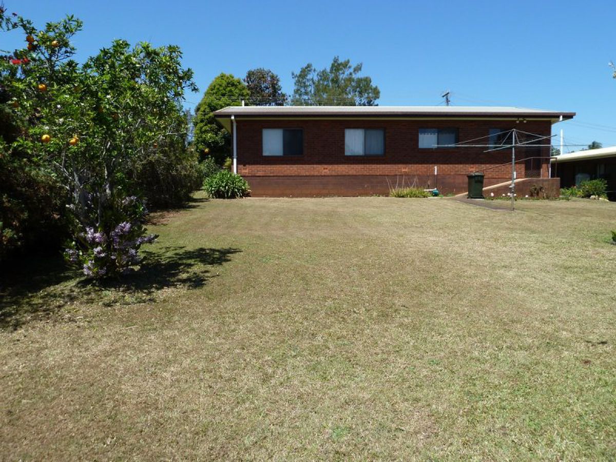 27 Putt St., Atherton