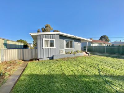 448 Murray Street, Hay