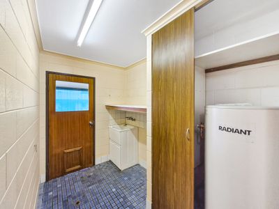 51 Planet Avenue, Atherton