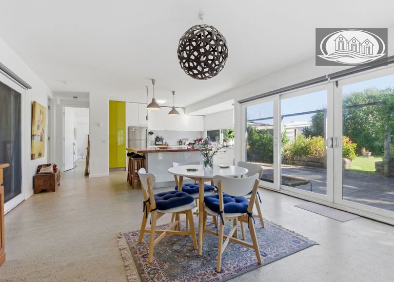 8 Aquarius Court, Portland North