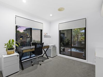 13 Cliff Close, Wakerley