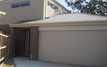 3 / 17 Henry Steet, Pakenham