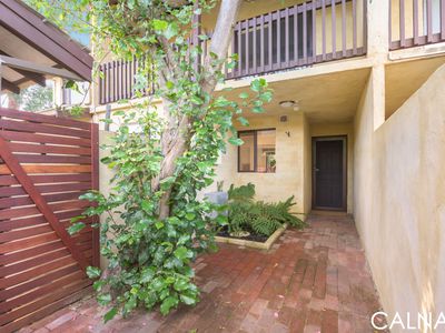 2 / 3 Tennivale Place, North Perth