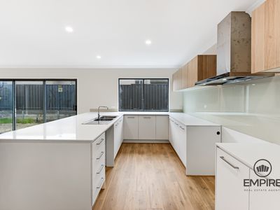74 Yaralla Circuit, Clyde