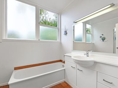 32 Locking Street, Nelson South