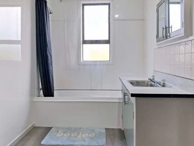 15 Sinclair Avenue, Nightcaps