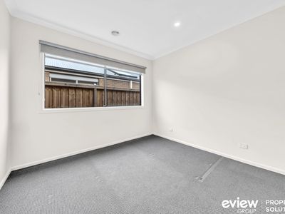 12 Ironstone Street, Cranbourne East