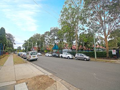 1 / 32 Hampden Road, Lakemba