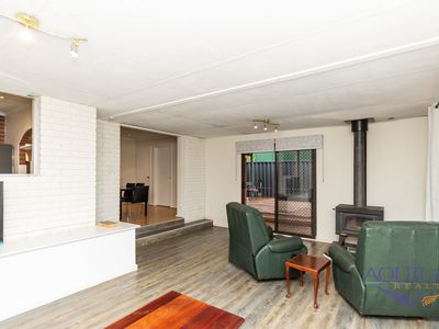 27 Dagmar Way, Swan View