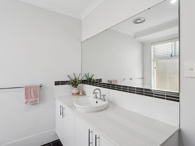 15 Palomino Promenade, The Vines