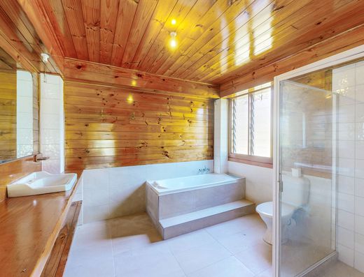 Enter Acreage Freedom with Exceptional Multi-Generational Versatility image 21