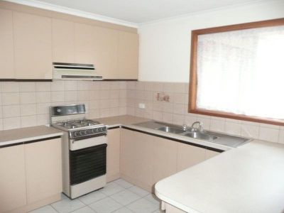 1 / 204 Werribee Street North, Werribee