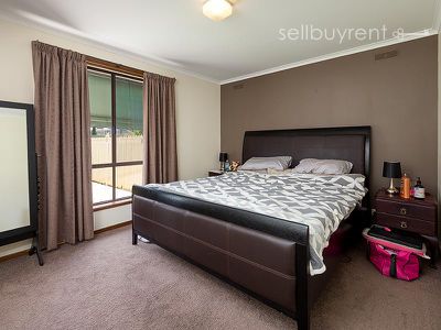 2 / 7 BURNS COURT, Wodonga