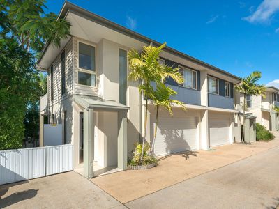 2 / 4 Locke Street, Southport