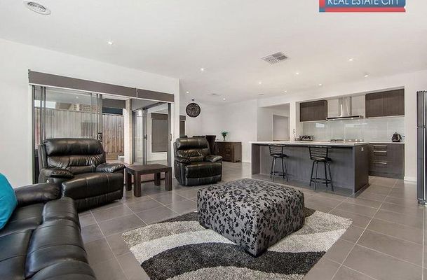 10 Torino Avenue, Greenvale