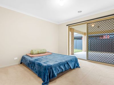 16 Cardinia Grove, Manor Lakes