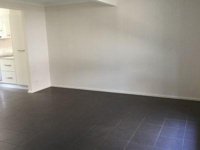 2 / 52 Peterborough Avenue, Lake Illawarra