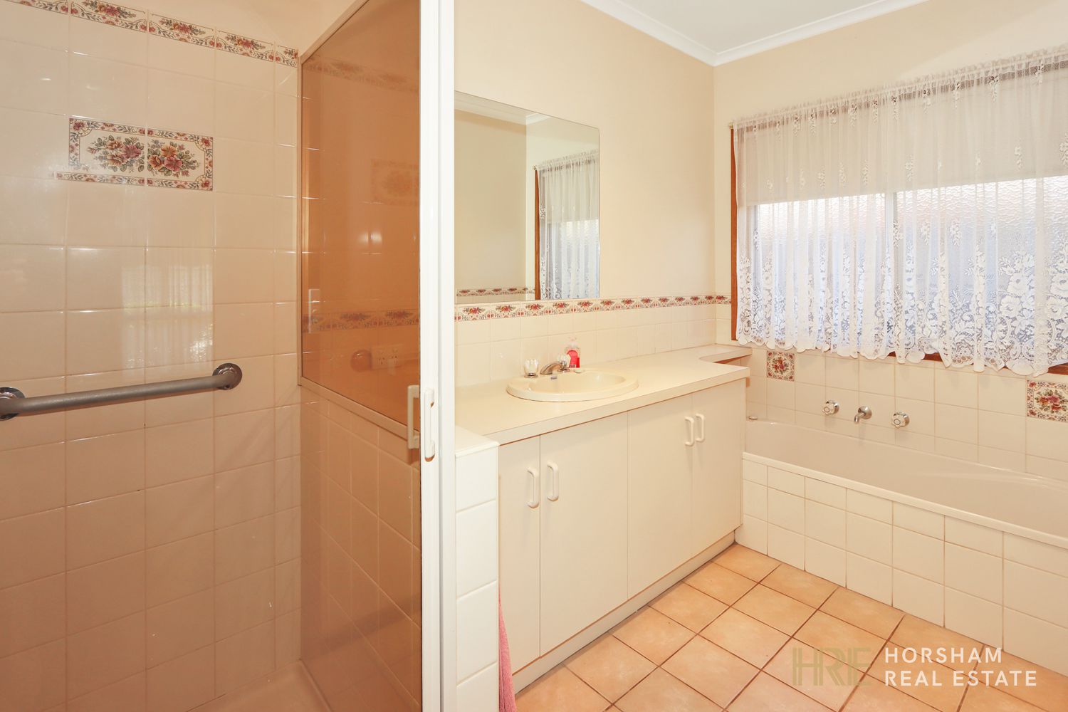 2 / 5 George Street, Horsham