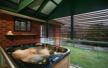 6 Hampton Court, Beaconsfield
