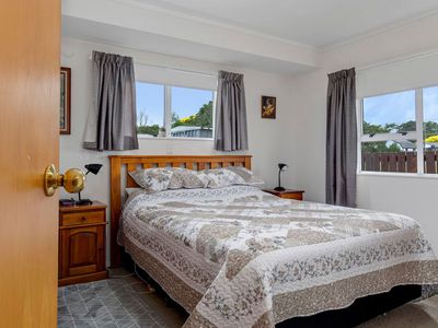 8 B Alexander Place, Otaki