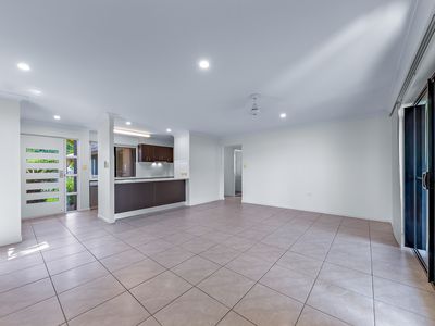 2 / 61 Endeavour Circuit, Cannonvale