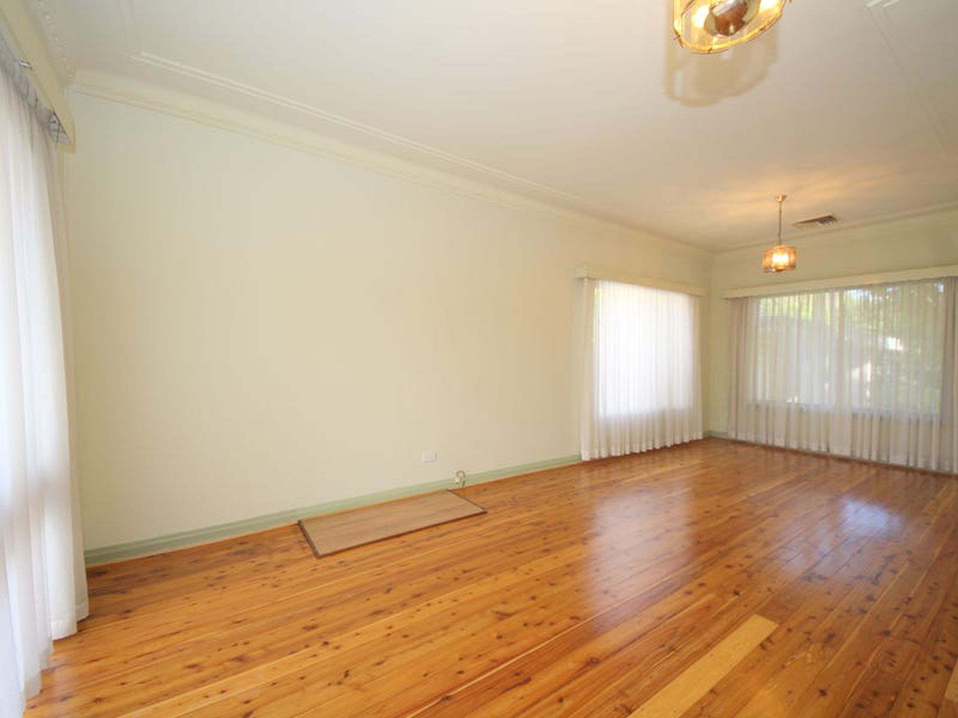 8 Fenwick Avenue, Roselands