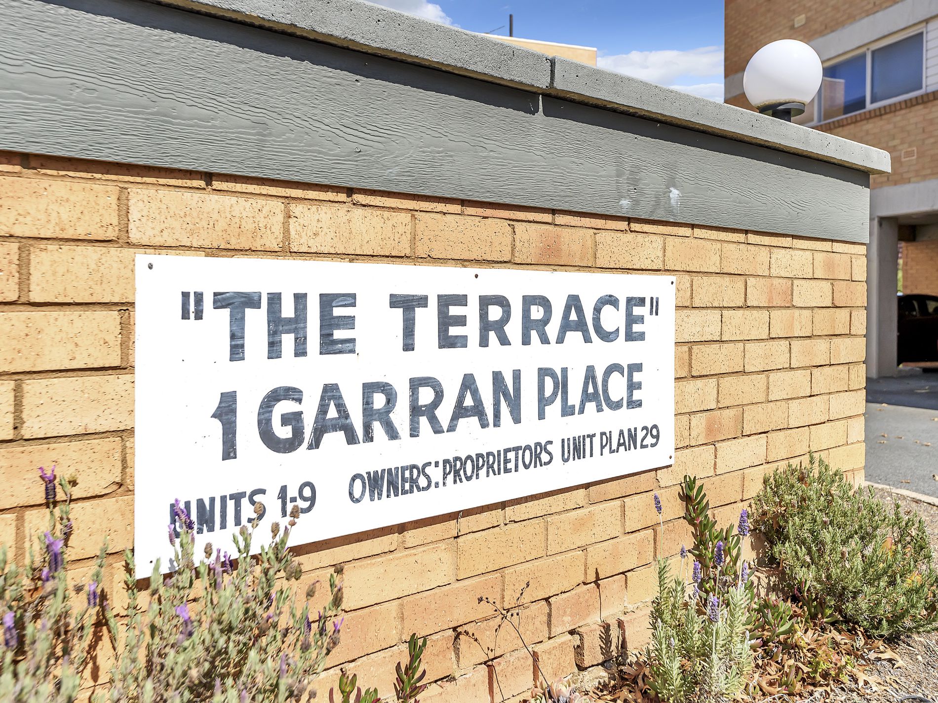 8 / 3 Garran Place, Garran