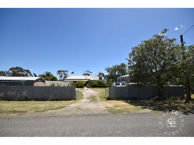 15-18 Halfway House Road, Sedan