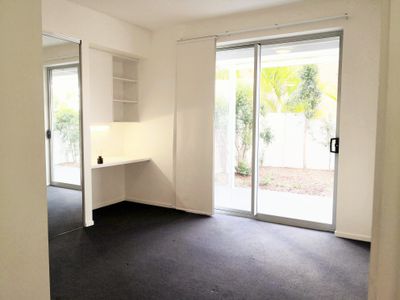 2 / 104-106 Central Lane, Gladstone Central