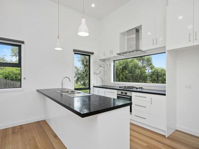 2 / 6 Lansbury Crescent, Highton