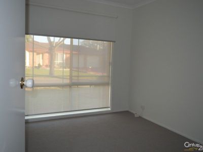 18 Dutton Close, Lynbrook